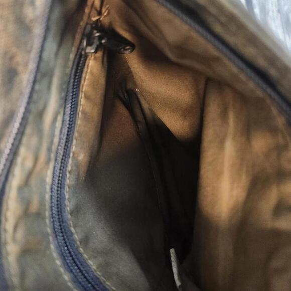 Dakine Olive Green Crossbody Bag with Adjustable Black Strap - Picture 6 of 8